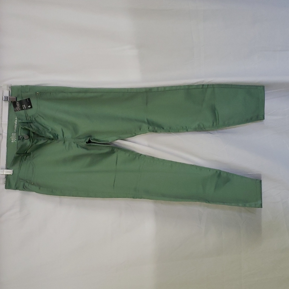 New York & COMPANY Soho The Crosbyslim leg ankle pants light green size 6